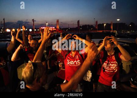 Almere, Niederlande. 11. Juni 2023. ALMERE – die Fans des Almere City FC feiern im Stadion. Als erster Club von Flevoland wird er zur Eredivisie befördert. ANP JEROEN JUMELET netherlands Out - belgien Out Credit: ANP/Alamy Live News Stockfoto