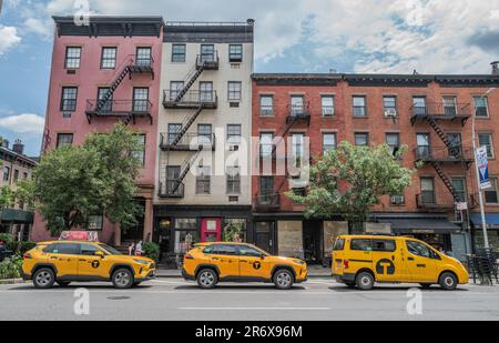 NEW YORK, NEW YORK. - 10. Juni 2023: Taxis werden in Manhattan gesehen. Stockfoto