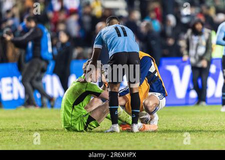 Tolosa, Argentinien. 31. Januar 2021. Juan De Los Santos aus Uruguay und der italienische Torwart Sebastiano Desplanches nach dem Finale der FIFA-Weltmeisterschaft U20 Uruguay U20 gegen Italien U20 im La Plata Stadium, Tolosa, Argentinien, 11. Juni 2023 (Foto von Mateo Occhi/News Images) in Tolosa, Argentinien, am 1./31. Juni 2021. (Foto: Mateo Occhi/News Images/Sipa USA) Guthaben: SIPA USA/Alamy Live News Stockfoto