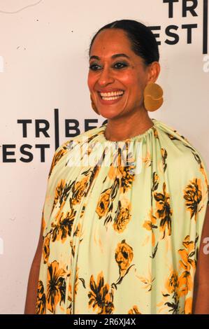 Tracee Ellis Ross trifft auf der Cold Copy Premiere beim Tribeca Film Festival 2023 ein und posiert mit ihrem Vater Robert Ellis Silberstein & Roxine Helberg Stockfoto