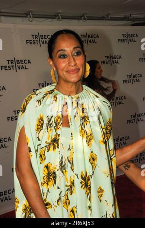 Tracee Ellis Ross trifft auf der Cold Copy Premiere beim Tribeca Film Festival 2023 ein und posiert mit ihrem Vater Robert Ellis Silberstein & Roxine Helberg Stockfoto