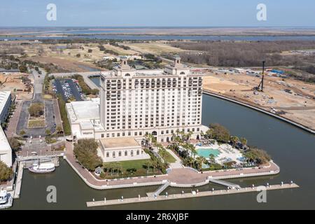Savannah, Georgia - 23. Februar 2023: Das Westin Savannah Harbor Golf Resort Spa, ein vier-Diamanten-Resort am berühmten Savannah River, neben Savanna Stockfoto