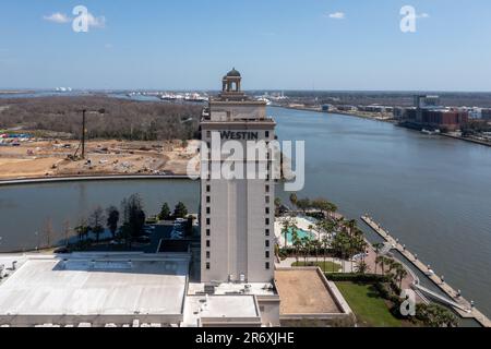Savannah, Georgia - 23. Februar 2023: Das Westin Savannah Harbor Golf Resort Spa, ein vier-Diamanten-Resort am berühmten Savannah River, neben Savanna Stockfoto