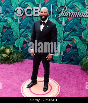New York, Usa. 11. Juni 2023. Common trifft am 11. Juni 2023 auf dem roten Teppich bei den Tony Awards 76. im United Palace Theatre in New York City ein. Foto: John Angelillo/UPI Credit: UPI/Alamy Live News Stockfoto