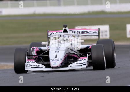 Winton, Australien, 11. Juni 2023. Joey Mawson (1), der beim australischen Drivers Championship-Rennen S5000 3 für ACM Finance.com fährt, feiert seinen Sieg bei der Shannons SpeedSeries 2023 – Runde 4 auf dem Winton Motor Raceway am S5000 11. Juni 2023 in Winton, Australien. Kredit: Santanu Banik/Speed Media/Alamy Live News Stockfoto