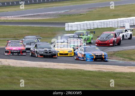 Winton, Australien, 11. Juni 2023. National Sports Sedans Series-Rennen 3 erste Runde während der Shannons SpeedSeries 2023 - Runde 4 auf dem Winton Motor Raceway am 11. Juni 2023 in Winton, Australien. Kredit: Santanu Banik/Speed Media/Alamy Live News Stockfoto