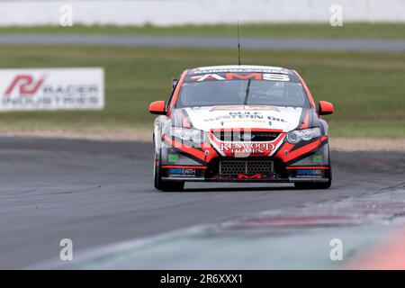 Winton, Australien, 11. Juni 2023. Kumho V8 Touring Car Series Rennen 2 bei der Shannons SpeedSeries 2023 - Runde 4 auf dem Winton Motor Raceway am 11. Juni 2023 in Winton, Australien. Kredit: Santanu Banik/Speed Media/Alamy Live News Stockfoto