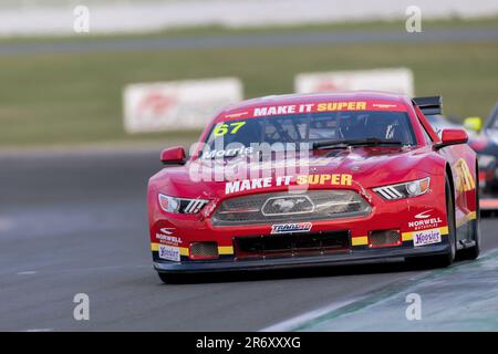 Winton, Australien, 11. Juni 2023. Nash Morris (67) fährt Ford Mustang für Superbilliges Auto Racing während des Rennens der Trans am Series 3 bei der Shannons SpeedSeries 2023 - Runde 4 auf dem Winton Motor Raceway am 11. Juni 2023 in Winton, Australien. Kredit: Santanu Banik/Speed Media/Alamy Live News Stockfoto