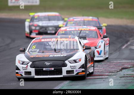 Winton, Australien, 11. Juni 2023. Cody Gillis (5) fährt Ford Mustang für die Racing Academy während des Rennens der Trans am Series 2 bei der Shannons SpeedSeries 2023 - Runde 4 auf dem Winton Motor Raceway am 11. Juni 2023 in Winton, Australien. Kredit: Santanu Banik/Speed Media/Alamy Live News Stockfoto