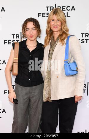 New York, USA. 11. Juni 2023. Jaya Harper und Laura Dern nehmen an der Filmpremiere „Common Ground“ auf dem Tribeca Festival, New York, NY, am 11. Juni 2023 Teil. (Foto: Efren Landaos/Sipa USA) Guthaben: SIPA USA/Alamy Live News Stockfoto