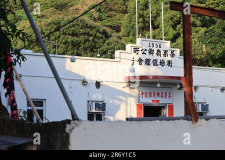 Hongkong, 2023. Mai 20: Blick auf das Dorfbüro des Dorfes Cha KWO Ling. Das Dorf Cha KWO Ling ist eines der alten Slum-Dörfer in Hong Kong, kowloon, IT Stockfoto