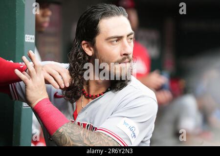 St. Louis, Usa. 11. Juni 2023. Cincinnati Reds Jonathan India bereitet sich darauf vor, während eines Spiels gegen die St. Louis Cardinals im Busch Stadium in St. Louis am Sonntag, den 11. Juni 2023. Foto: Bill Greenblatt/UPI Credit: UPI/Alamy Live News Stockfoto