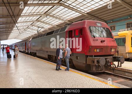 Lissabon, Portugal - Juni 02 2018: Der Bahnhof Santa Apolónia ist der älteste Bahnhof in Portugal. Es befindet sich im zentralen Teil der Gemeinde Stockfoto