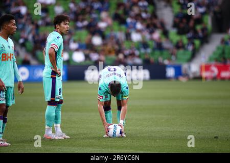 MELBOURNE, AUSTRALIEN - 05. DEZEMBER: Bruno Fornaroli von Perth Glory erwartet einen Freistoß während des A-League-Fußballspiels der 3. Runde zwischen Melbourne Victory und Perth Glory im AAMI Park am 05. Dezember 2021 in Melbourne, Australien. Stockfoto