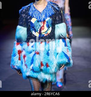 Shanghai, China. 29. März 2023. SHANGHAI, CHINA - 29. MÄRZ 2023 - die Modelle nehmen an der SHUTING QIU Show während der Shanghai Fashion Week AW2023 in Shanghai, China, am 29. März 2023 Teil. (Foto: Costfoto/NurPhoto) Guthaben: NurPhoto SRL/Alamy Live News Stockfoto