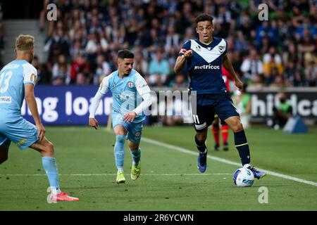 MELBOURNE, AUSTRALIEN - 18. DEZEMBER: Ben Folami of Melbourne Victory während des A-League-Fußballspiels der 5. Runde zwischen dem Melbourne City FC und dem Melbourne Victory im AAMI Park am 18. Dezember 2021 in Melbourne, Australien. Stockfoto