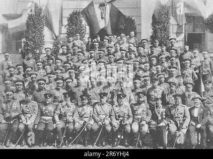 Eine Gruppe Offiziere des samogitischen Regiments des russischen Reiches. Foto wurde 1911 aufgenommen. Stockfoto