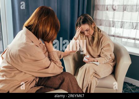 Unterstützung, Fürsorge, Vergebung oder Entschuldigung. Mitgefühl und Empathie. Stockfoto