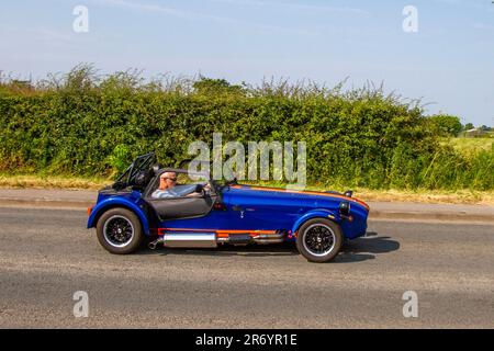 2016 Blue Caterham 7 360R Sieben Sportwagen mit offenem Oberdeck; Classic & Performance Motor Show im Hoghton Tower; Supercar Showtime Juni 2023 Stockfoto