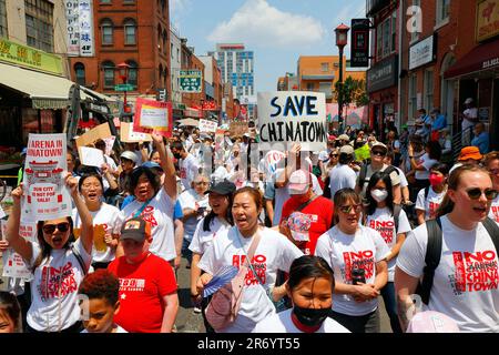 10. Juni 2023, Philadelphia. Keine Arena in Chinatown protestmarsch. Die Menschen sind gegen den Bau eines Sixers-Stadions in Chinatown (siehe Add'l Info). Stockfoto