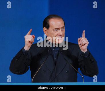 Fotorepertoire, Italien. 30. Juni 2023. MAILAND - VERSAMMLUNG CIRCOLI DELLA LIBERTA - SILVIO BERLUSCONI (Mailand - 2008-02-09, Mauro Consilvio/ipa-agency.net) ps das Foto kann in Bezug auf den Kontext, in dem es aufgenommen wurde, und ohne diffamierende Absicht der Dekoration der repräsentierten Personen nur redaktionelle Verwendung Kredit: Independent Photo Agency/Alamy Live News verwendet werden Stockfoto