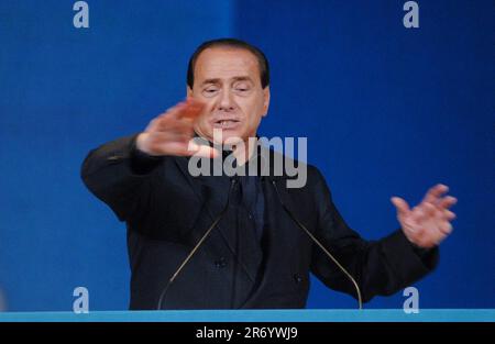 Fotorepertoire, Italien. 30. Juni 2023. MAILAND - VERSAMMLUNG CIRCOLI DELLA LIBERTA - SILVIO BERLUSCONI (Mailand - 2008-02-09, Mauro Consilvio/ipa-agency.net) ps das Foto kann in Bezug auf den Kontext, in dem es aufgenommen wurde, und ohne diffamierende Absicht der Dekoration der repräsentierten Personen nur redaktionelle Verwendung Kredit: Independent Photo Agency/Alamy Live News verwendet werden Stockfoto