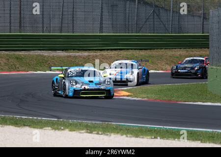 Vallelunga Circuit, Rom, Italien Juni 11 2023 - Porsche Carrera Cup Italien, Rennen 2. Artem Slutskii (ISR) in Aktion auf der Rennstrecke im zweiten Rennen. Foto: Fabio Pagani/Alamy Live News Stockfoto