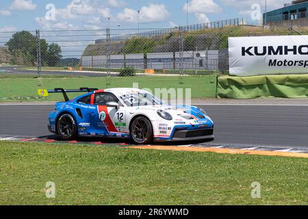 Vallelunga Circuit, Rom, Italien Juni 11 2023 - Porsche Carrera Cup Italien, Rennen 2. Kang Ling (CHN) in Aktion auf der Rennstrecke im zweiten Rennen. Foto: Fabio Pagani/Alamy Live News Stockfoto