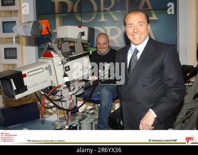 Fotorepertoire, Italien. 30. Juni 2023. Porta a Porta 2004 Silvio Berlusconi ( - 2004-03-11, Vincenzo Landi Arc/ipa-agency.net) das Foto kann in Bezug auf den Kontext, in dem es aufgenommen wurde, verwendet werden, und ohne die diffamierende Absicht des Dekorums der repräsentierten Personen redaktionelle Verwendung nur Kredit: Unabhängige Fotoagentur/Alamy Live News Stockfoto