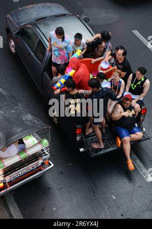 Feierlichkeiten von Songkran auf der Rama I Road in der Nähe des Siam Square in Bangkok, Thailand. Stockfoto