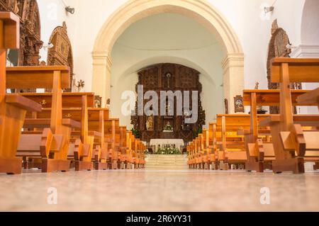 Solana de los Barros, Spanien - 29. September 2021: Pfarrkirche Santa Maria Magdalena, Solana de los Barros, Badajoz, Extremadura, Spanien Stockfoto