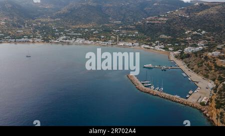 Der Yachthafen von Platis Gialos, Sifnos Island, Griechenland Stockfoto