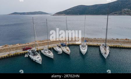 Der Yachthafen von Platis Gialos, Sifnos Island, Griechenland Stockfoto