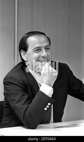 Photo Repertory, Italien. 30. Juni 2023. SILVIO BERLUSCONI IN SEGRATE (MAILAND - 1988-06-30, DE BELLIS) das Foto kann unter Berücksichtigung des Kontexts, in dem es aufgenommen wurde, und ohne die diffamierende Absicht des Dekorums der repräsentierten Personen verwendet werden. Nur redaktionelle Verwendung. Kredit: Independent Photo Agency/Alamy Live News Stockfoto