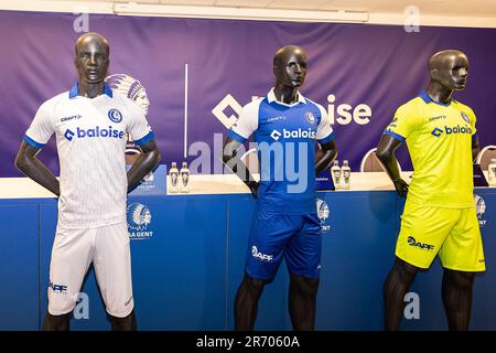 Gent, Belgien. 12. Juni 2023. Abbildung zeigt eine Pressekonferenz des belgischen Fußballvereins KAA Gent, auf der Baloise als neuer Handelspartner angekündigt und das Trikot für die nächste Saison, Montag, den 12. Juni 2023, in Gent vorgestellt wird. BELGA FOTO JAMES ARTHUR GEKIERE Kredit: Belga News Agency/Alamy Live News Stockfoto