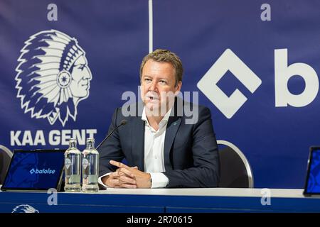 Gent, Belgien. 12. Juni 2023. christophe Hamal, ceo von Baloise, stellte auf einer Pressekonferenz des belgischen Fußballvereins KAA Gent vor, um Baloise als neuen Handelspartner vorzustellen und das Trikot für die nächste Saison, Montag, den 12. Juni 2023 in Gent, zu präsentieren. BELGA FOTO JAMES ARTHUR GEKIERE Kredit: Belga News Agency/Alamy Live News Stockfoto