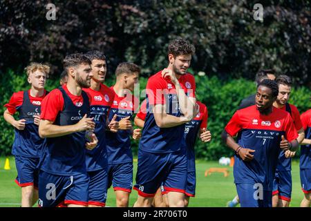 Kortrijk, Belgien. 12. Juni 2023. Kortrijks Spieler wurden während der ersten Trainingseinheit der Saison 2023-2024 in Aktion dargestellt, vom belgischen Fußballteam KV Kortrijk, erster Liga, Montag, den 12. Juni 2023 in Kortrijk. BELGA FOTO KURT DESPLENTER Kredit: Belga News Agency/Alamy Live News Stockfoto