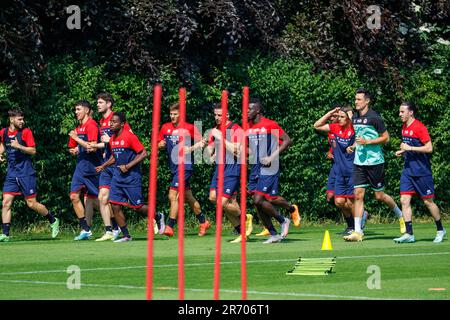 Kortrijk, Belgien. 12. Juni 2023. Kortrijks Spieler wurden während der ersten Trainingseinheit der Saison 2023-2024 in Aktion dargestellt, vom belgischen Fußballteam KV Kortrijk, erster Liga, Montag, den 12. Juni 2023 in Kortrijk. BELGA FOTO KURT DESPLENTER Kredit: Belga News Agency/Alamy Live News Stockfoto