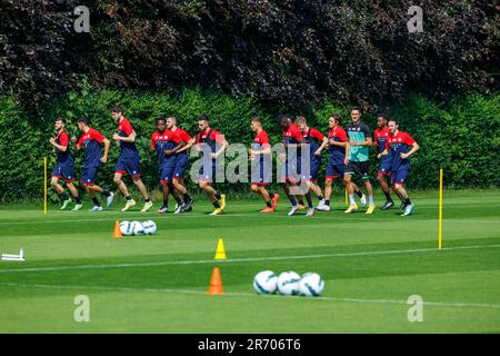 Kortrijk, Belgien. 12. Juni 2023. Kortrijks Spieler wurden während der ersten Trainingseinheit der Saison 2023-2024 in Aktion dargestellt, vom belgischen Fußballteam KV Kortrijk, erster Liga, Montag, den 12. Juni 2023 in Kortrijk. BELGA FOTO KURT DESPLENTER Kredit: Belga News Agency/Alamy Live News Stockfoto