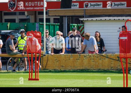 Kortrijk, Belgien. 12. Juni 2023. Kortrijks Fans wurden während der ersten Trainingseinheit der Saison 2023-2024 vom belgischen Fußballteam KV Kortrijk, erster Division, am Montag, den 12. Juni 2023 in Kortrijk fotografiert. BELGA FOTO KURT DESPLENTER Kredit: Belga News Agency/Alamy Live News Stockfoto