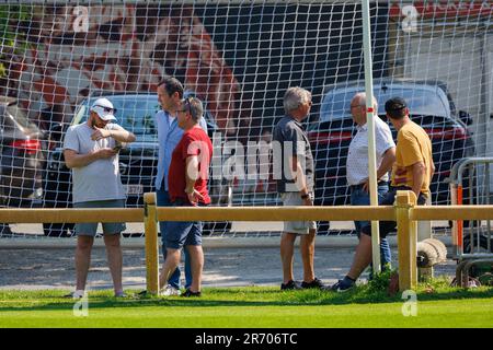 Kortrijk, Belgien. 12. Juni 2023. Kortrijks Fans wurden während der ersten Trainingseinheit der Saison 2023-2024 vom belgischen Fußballteam KV Kortrijk, erster Division, am Montag, den 12. Juni 2023 in Kortrijk fotografiert. BELGA FOTO KURT DESPLENTER Kredit: Belga News Agency/Alamy Live News Stockfoto