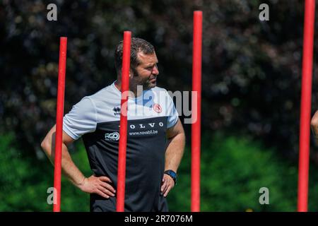Kortrijk, Belgien. 12. Juni 2023. Kortrijks Assistenztrainer Kurt Berton stellte während der ersten Trainingseinheit der Saison 2023-2024 das erste belgische Fußballteam KV Kortrijk am Montag, den 12. Juni 2023 in Kortrijk vor. BELGA FOTO KURT DESPLENTER Kredit: Belga News Agency/Alamy Live News Stockfoto