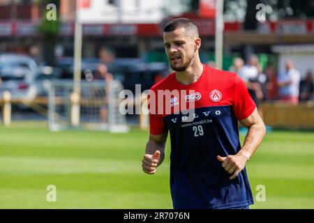 Kortrijk, Belgien. 12. Juni 2023. Martin Regali von Kortrijk wurde während der ersten Trainingseinheit der Saison 2023-2024 in Aktion vom belgischen Fußballteam KV Kortrijk, erster Liga, am Montag, den 12. Juni 2023 in Kortrijk gezeigt. BELGA FOTO KURT DESPLENTER Kredit: Belga News Agency/Alamy Live News Stockfoto