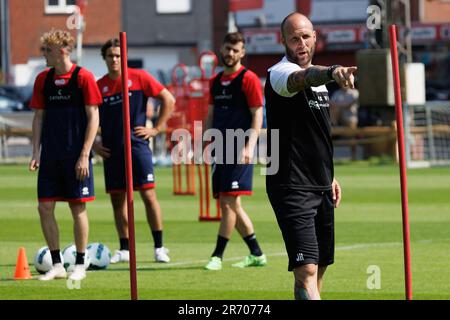 Kortrijk, Belgien. 12. Juni 2023. Kortrijks Assistenztrainer Jimmy Hempte fotografierte während der ersten Trainingseinheit der Saison 2023-2024 das erste belgische Fußballteam KV Kortrijk, Montag, den 12. Juni 2023 in Kortrijk. BELGA FOTO KURT DESPLENTER Kredit: Belga News Agency/Alamy Live News Stockfoto