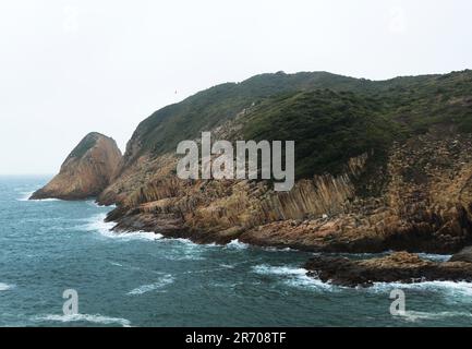 Zerklüftete Küstenlandschaften im Sai Kung East Country Park in Hongkong. Stockfoto