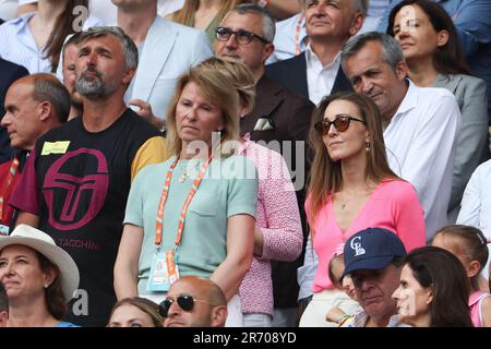 Goran Ivanisevic, Dijana Djokovic, Jelena Djokovic nehmen am 11. Juni 2023 im Stade Roland-Garros in Paris, Frankreich, am Finale der Singles der Männer bei den French Open, Roland Garros 2023, Grand-Slam-Tennisturnier, Teil - Foto: Jean Catuffe/DPPI/LiveMedia Stockfoto