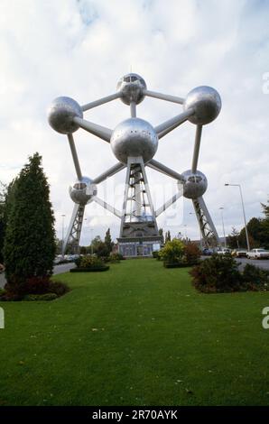 Atomium Brüssel Belgien Jetzt ein internationales Symbol Belgiens wurde es 1958 für die Weltausstellung 58 erbaut und hat Edelstahlkugeln Stockfoto