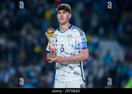 La Plata, Argentinien. 11. Juni 2023. Cesare Casadei aus Italien posiert für ein Foto mit dem Adidas Golden Boot Award während des Finalspiels der FIFA U-20 Fußball-Weltmeisterschaft Argentinien 2023 zwischen Italien und Uruguay im Estadio La Plata (Foto von Manuel Cortina/SOPA Images/Sipa USA). Guthaben: SIPA USA/Alamy Live News Stockfoto