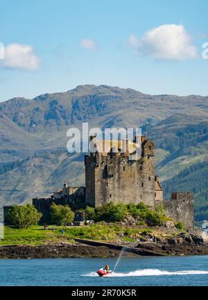Blick auf das Eilean Donan Castle in Highland, Schottland, Großbritannien Stockfoto