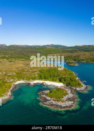 Luftaufnahme des Strandes am Camas Dubh Aird oder Coral Beach, in Plockton, Wester Ross, Schottland, UK Stockfoto